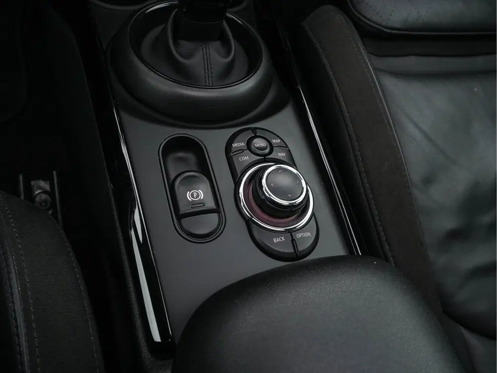 Mini Clubman 2.0 Cooper S ALL4 JCW-Styling Premier Plus uit 2021, foto 14