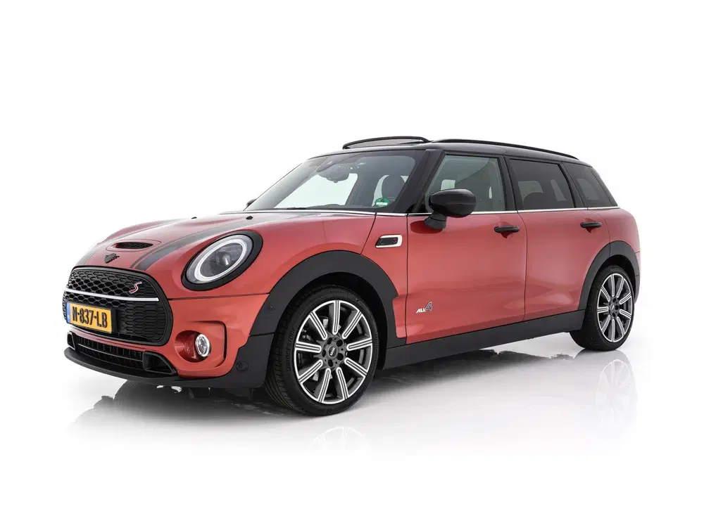 Mini Clubman 2.0 Cooper S ALL4 JCW-Styling Premier Plus uit 2021, foto 3
