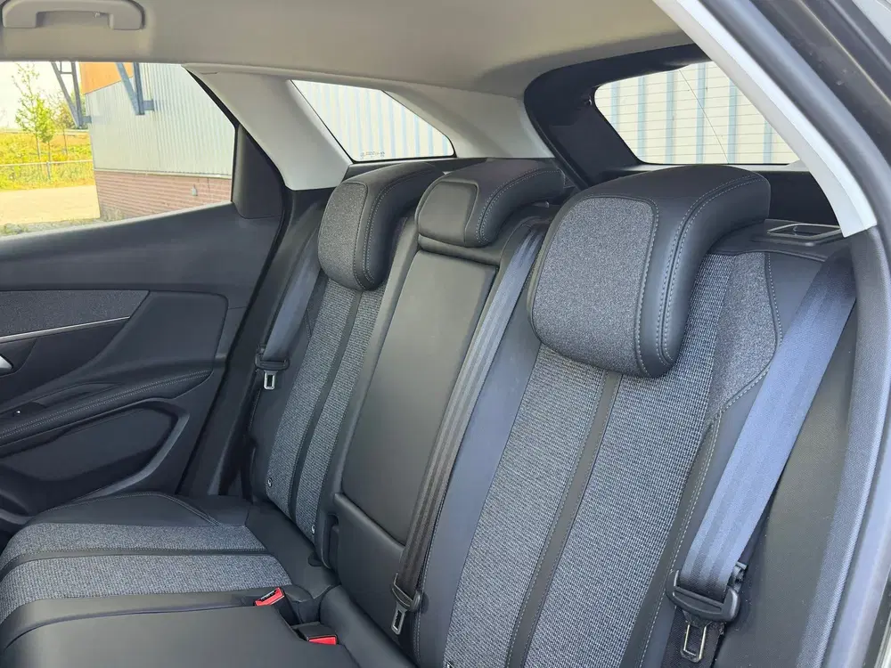 Peugeot 3008 1.2 PureTech Allure uit 2019, foto 11