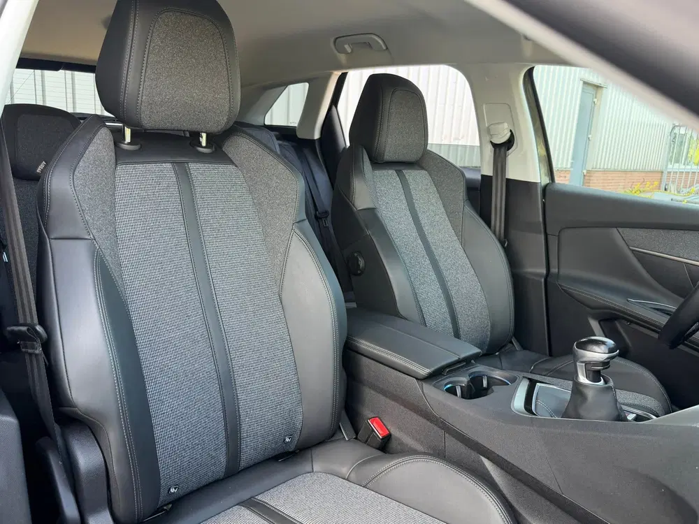 Peugeot 3008 1.2 PureTech Allure uit 2019, foto 9