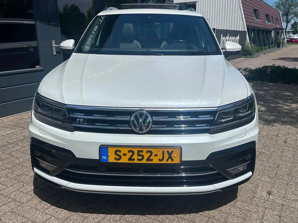Volkswagen Tiguan 2.0 TSI 4Motion R-Line Highline uit 2020, foto 11