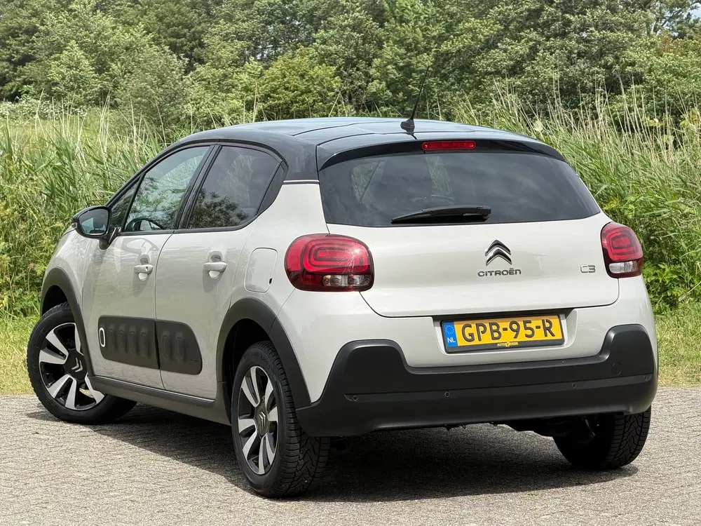 Citroën C3 Citroen C3 1.2 PureTech 110pk Shine Automa uit 2019, foto 15