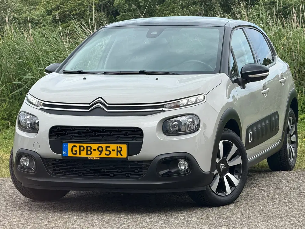 Citroën C3 Citroen C3 1.2 PureTech 110pk Shine Automa uit 2019, foto 2