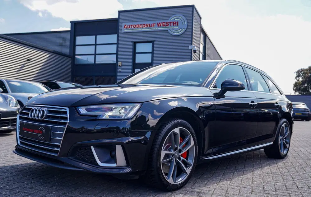 Audi A4 45 TFSI Sport S line black edition uit 2019