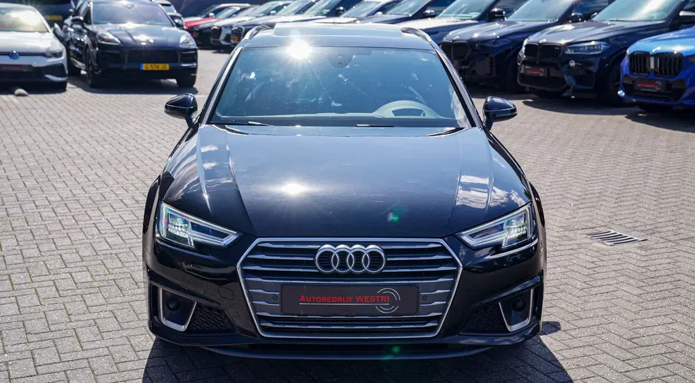 Audi A4 45 TFSI Sport S line black edition uit 2019, foto 11