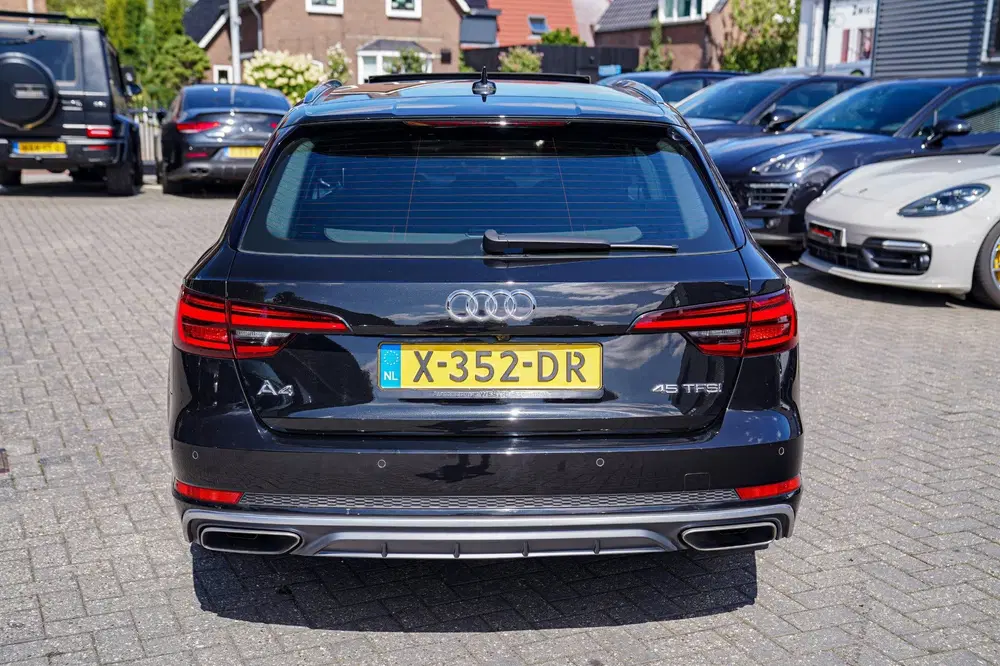 Audi A4 45 TFSI Sport S line black edition uit 2019, foto 15