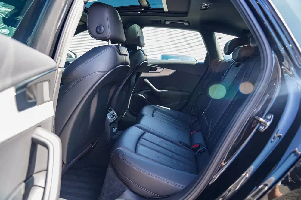 Audi A4 45 TFSI Sport S line black edition uit 2019, foto 4