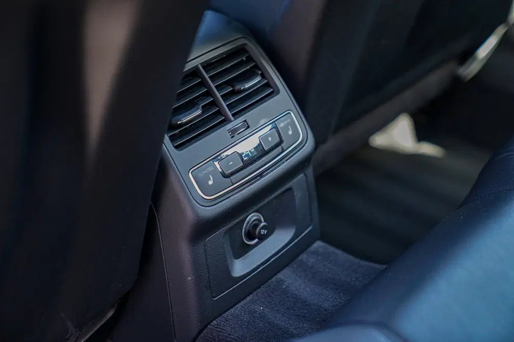 Audi A4 45 TFSI Sport S line black edition uit 2019, foto 5