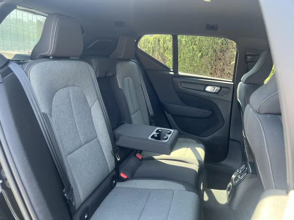 Volvo XC40 T5 Hybrid Plus Dark uit 2023, foto 10