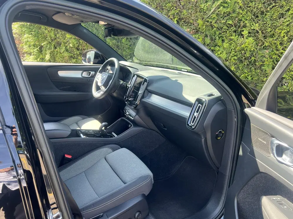 Volvo XC40 T5 Hybrid Plus Dark uit 2023, foto 11