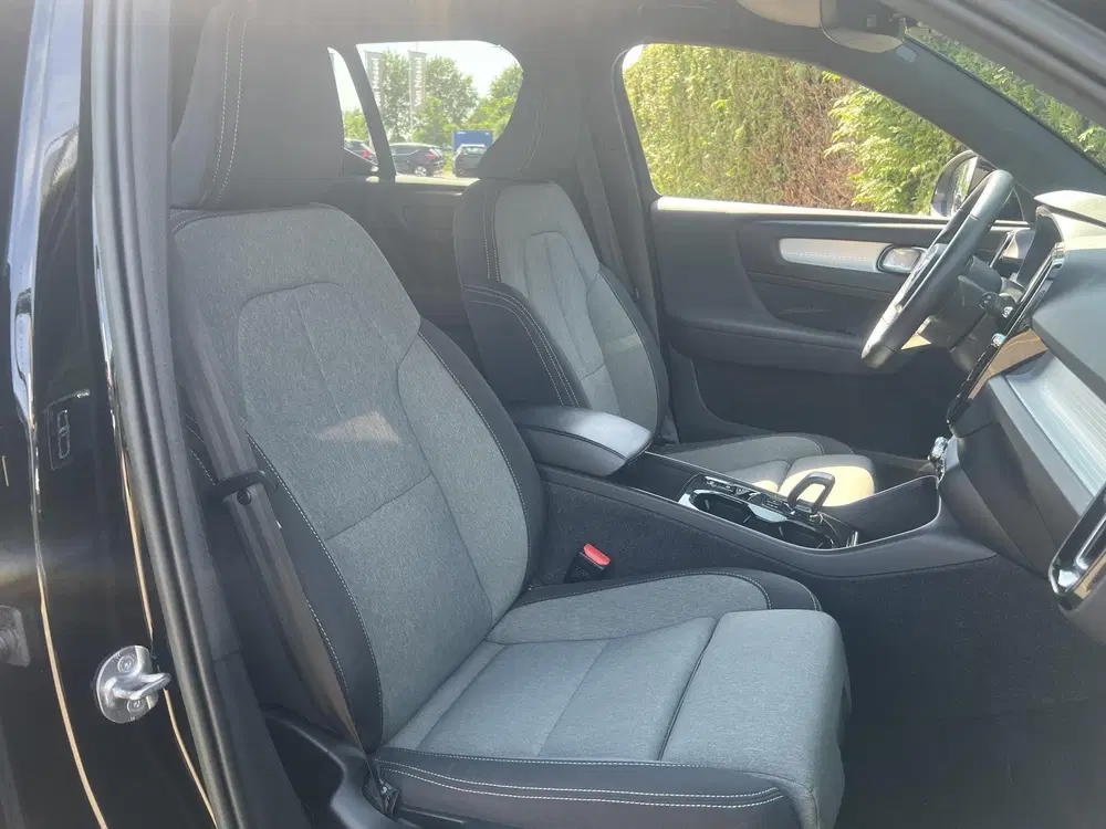 Volvo XC40 T5 Hybrid Plus Dark uit 2023, foto 12