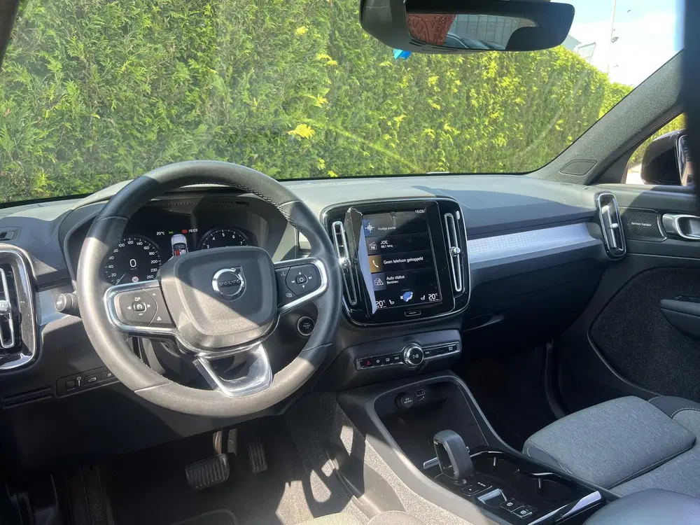 Volvo XC40 T5 Hybrid Plus Dark uit 2023, foto 13