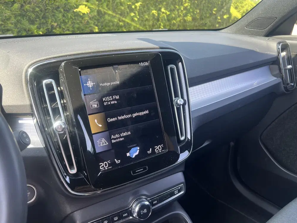 Volvo XC40 T5 Hybrid Plus Dark uit 2023, foto 14