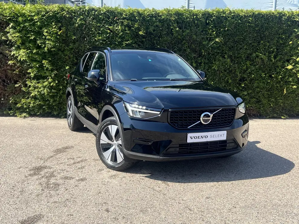 Volvo XC40 T5 Hybrid Plus Dark uit 2023, foto 2