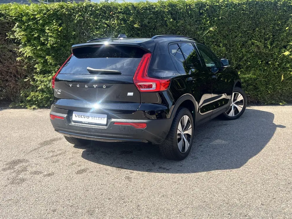 Volvo XC40 T5 Hybrid Plus Dark uit 2023, foto 3