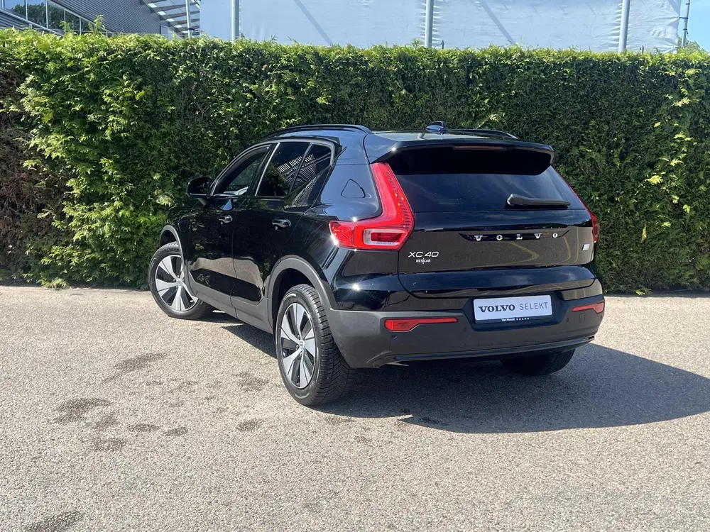 Volvo XC40 T5 Hybrid Plus Dark uit 2023, foto 4