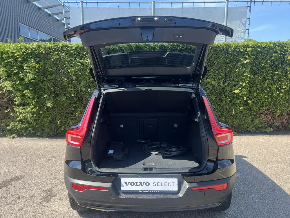 Volvo XC40 T5 Hybrid Plus Dark uit 2023, foto 6