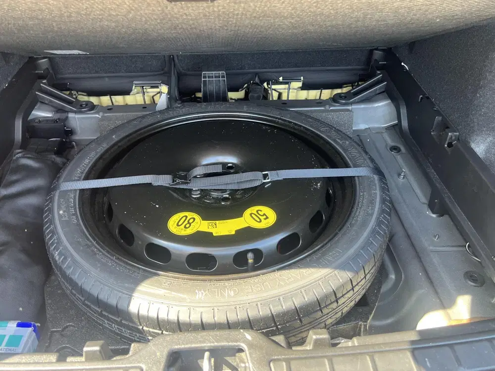 Volvo XC40 T5 Hybrid Plus Dark uit 2023, foto 7