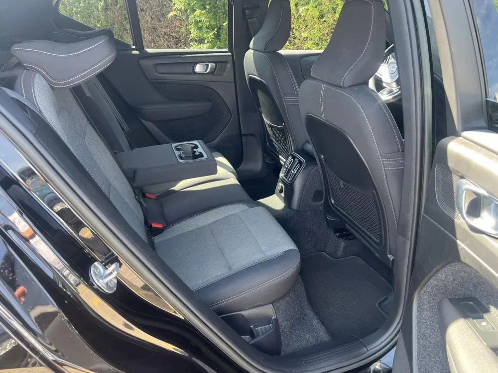 Volvo XC40 T5 Hybrid Plus Dark uit 2023, foto 9