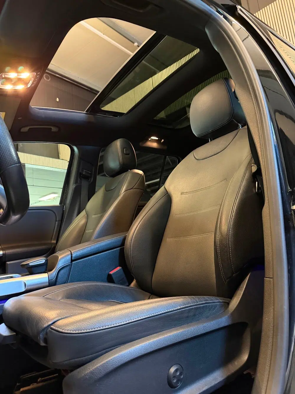 Mercedes-Benz GLB 200 AMG uit 2020, foto 13
