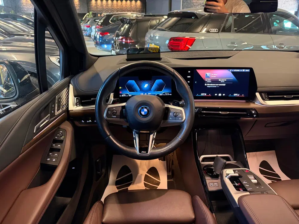 BMW 2-serie Active Tourer 230e xDrive M sport uit 2024, foto 11