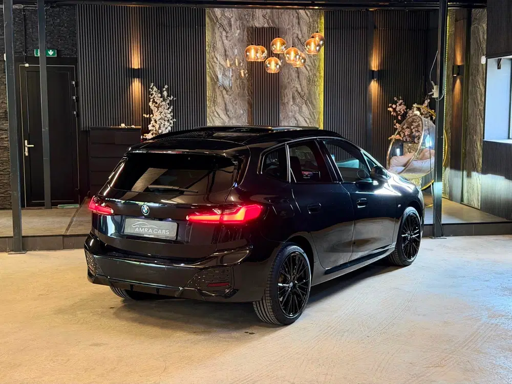 BMW 2-serie Active Tourer 230e xDrive M sport uit 2024, foto 2