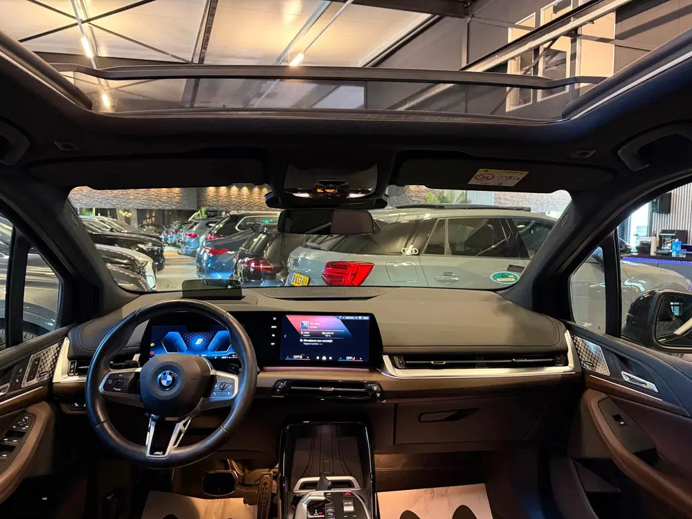 BMW 2-serie Active Tourer 230e xDrive M sport uit 2024, foto 3