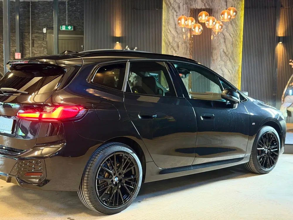 BMW 2-serie Active Tourer 230e xDrive M sport uit 2024, foto 7