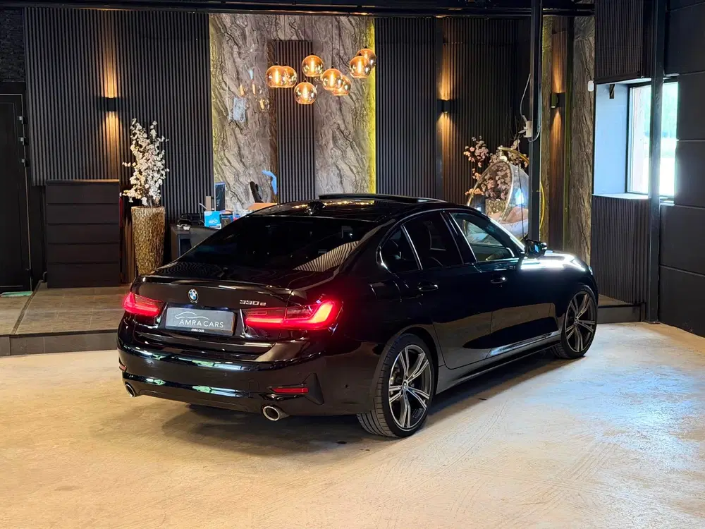 BMW 3-serie 330e M sport uit 2021, foto 2