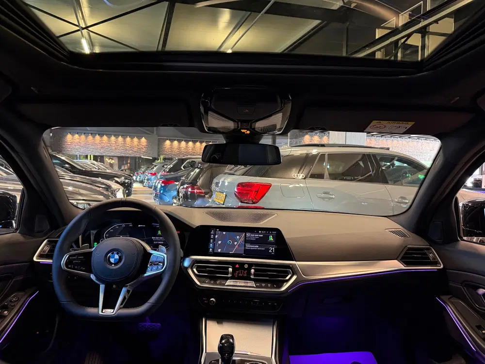 BMW 3-serie 330e M sport uit 2021, foto 3
