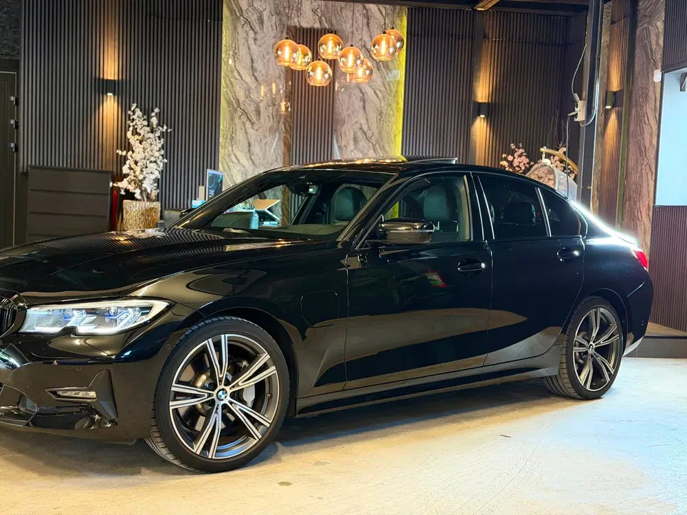 BMW 3-serie 330e M sport uit 2021, foto 6