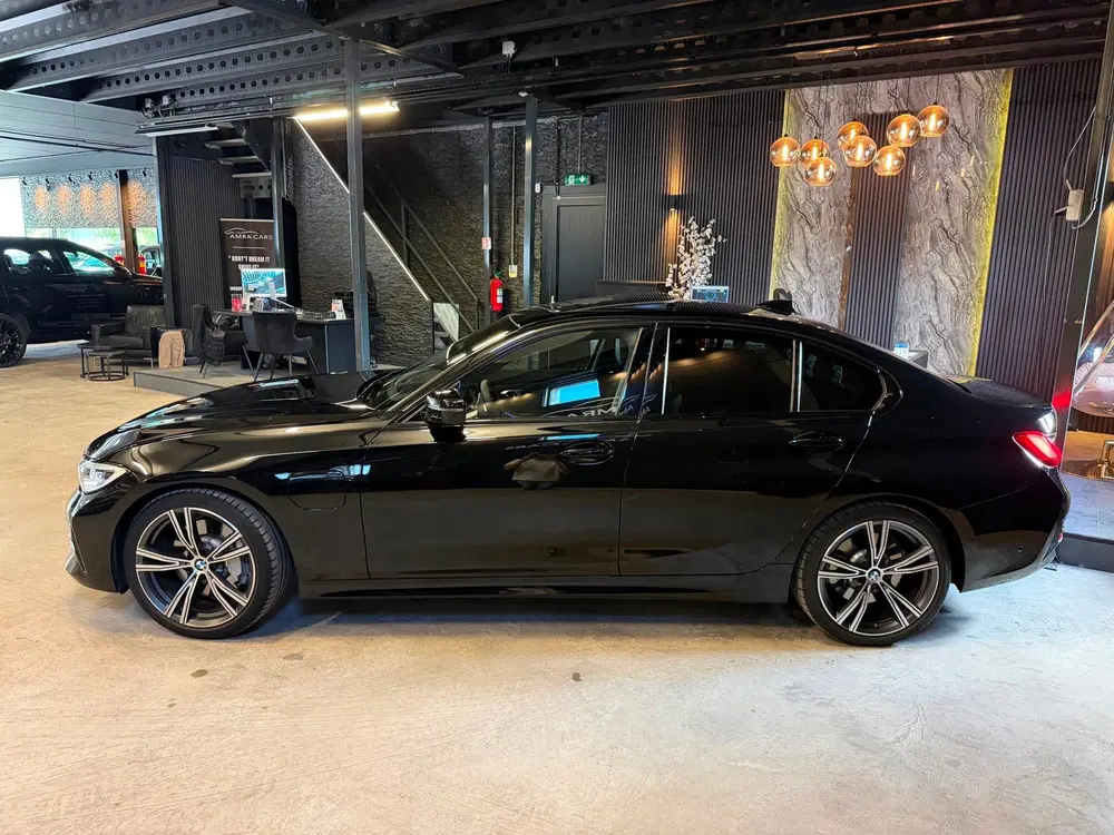 BMW 3-serie 330e M sport uit 2021, foto 9