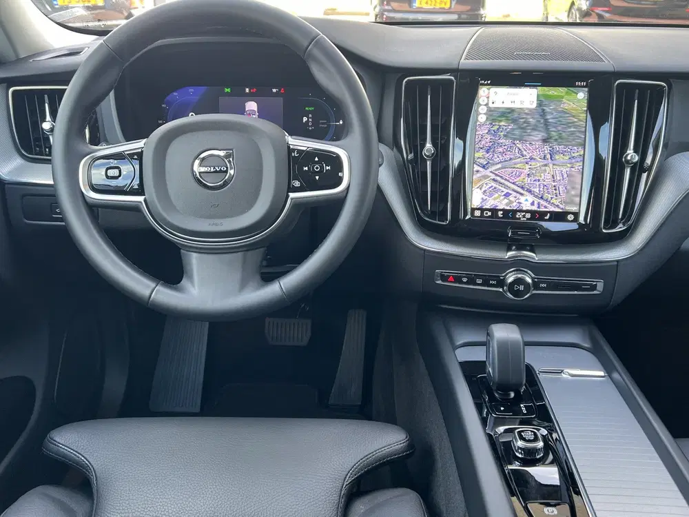 Volvo XC60 2.0 T8 455 PK AWD Plus Dark Trekhaak Harma uit 2024, foto 5