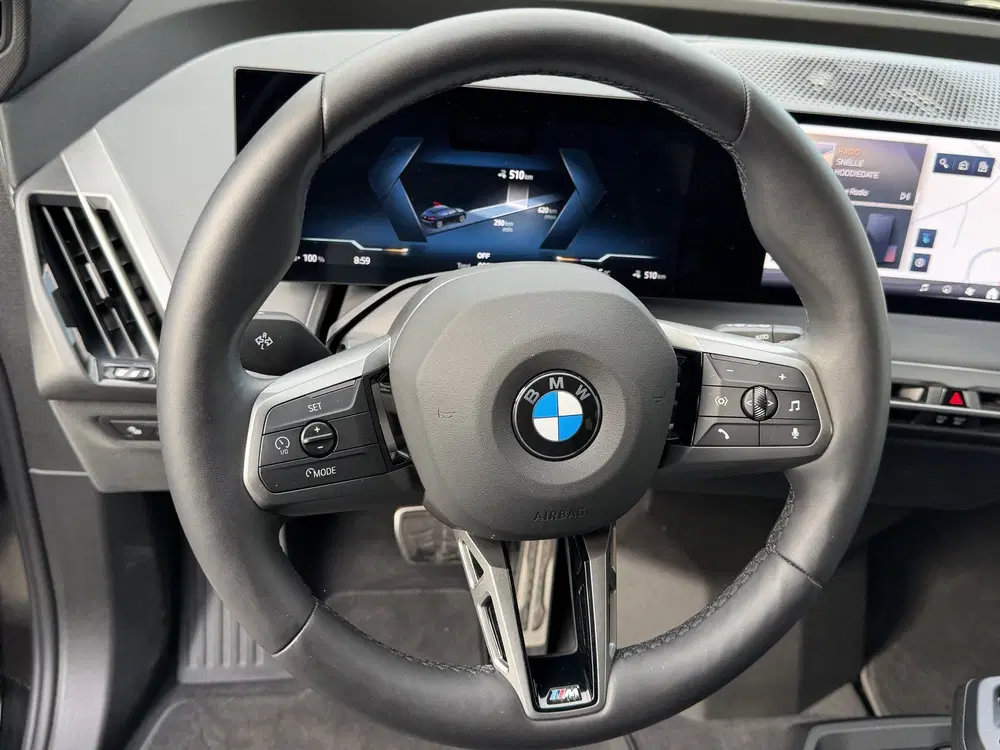 BMW iX xDrive45 101 kWh Full -B&W-4 Wiel St-Lucht uit 2025, foto 15