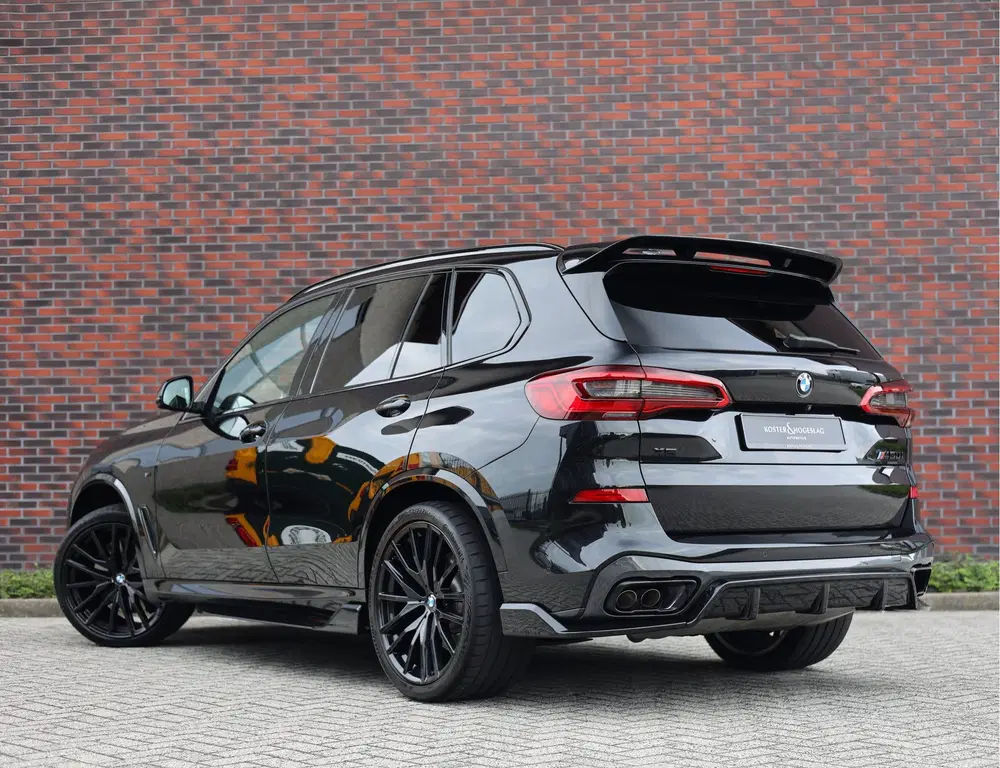 BMW X5 M50i uit 2020, foto 2