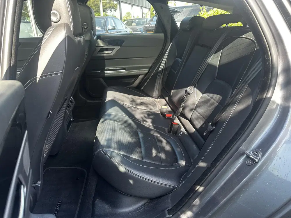 Jaguar XF 2.0d Chequered Flag R Sport Panoramadak uit 2020, foto 10