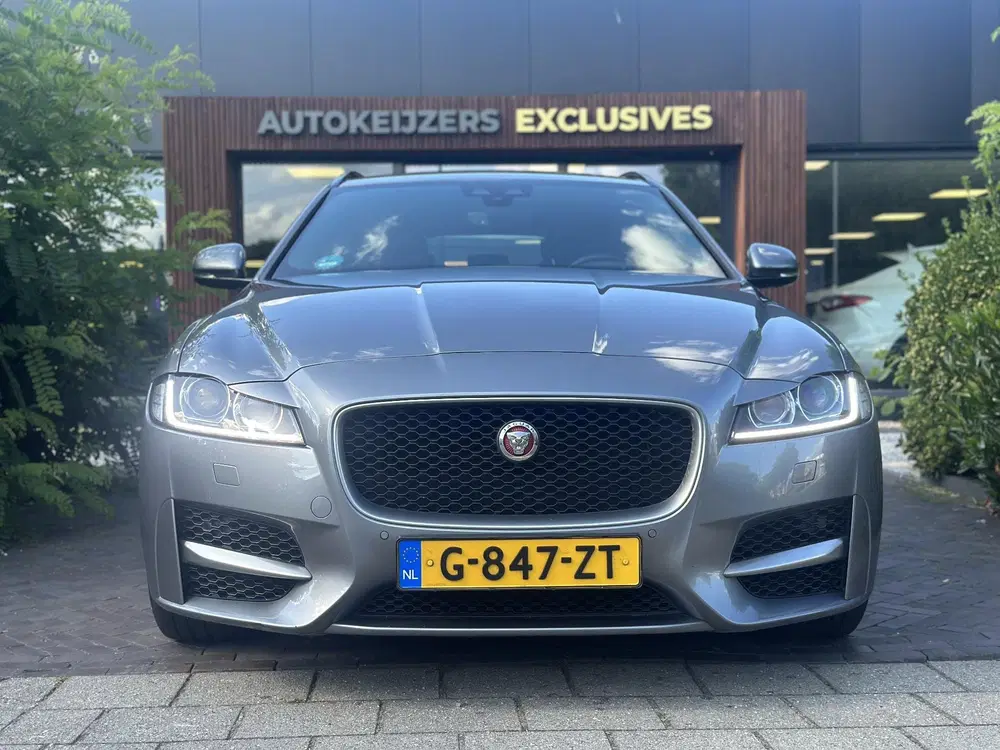 Jaguar XF 2.0d Chequered Flag R Sport Panoramadak uit 2020, foto 3