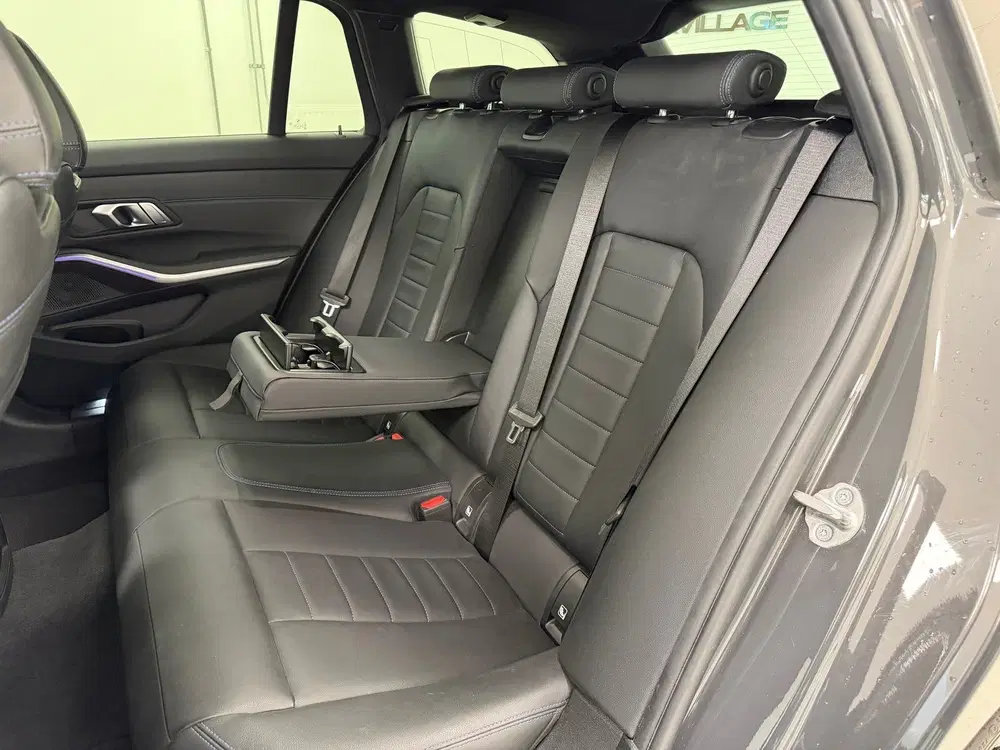BMW 3-serie 3 Serie Touring 330e M-Sport Plus uit 2021, foto 13