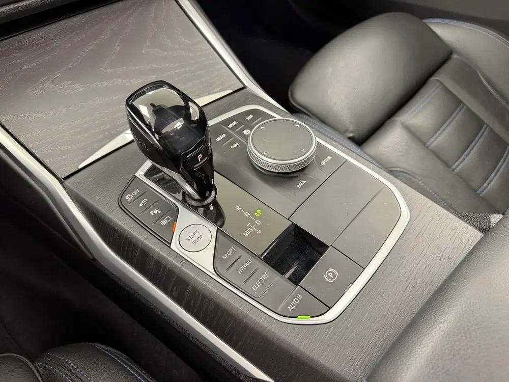 BMW 3-serie 3 Serie Touring 330e M-Sport Plus uit 2021, foto 15