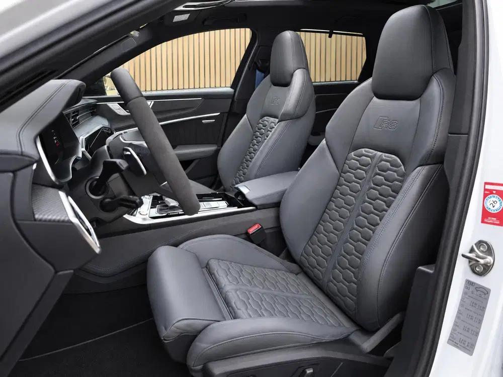 Audi A6 RS 6 TFSI quattro uit 2020, foto 8