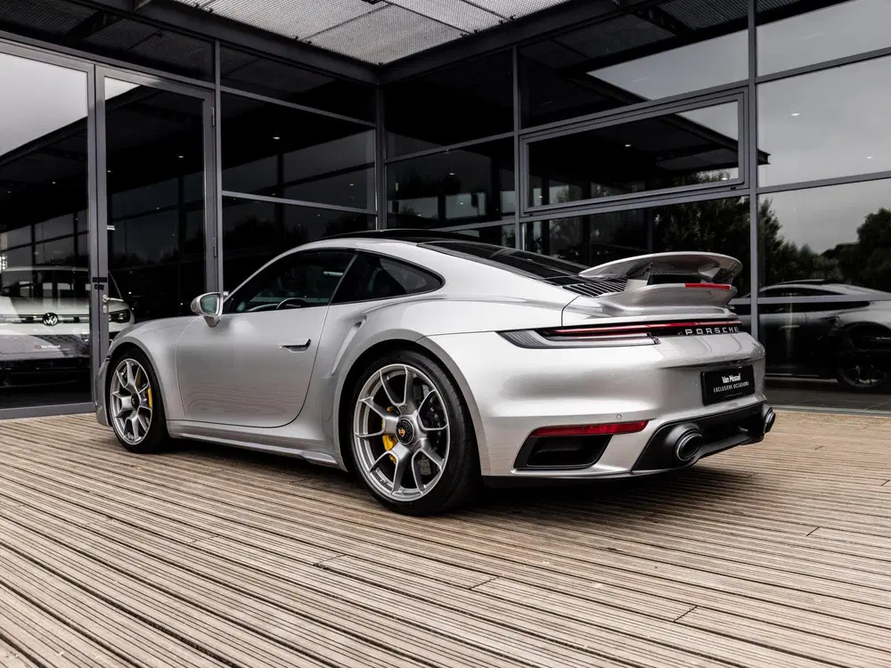 Porsche 911 3.8 Turbo S uit 2022, foto 2