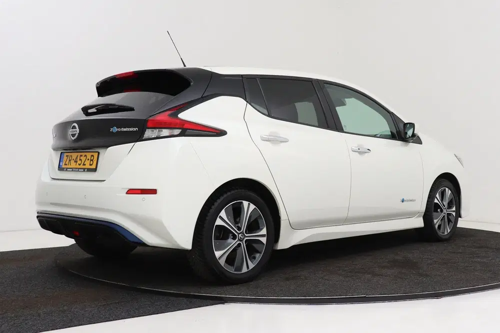 Nissan Leaf N-Connecta 40 kWh uit 2019, foto 2