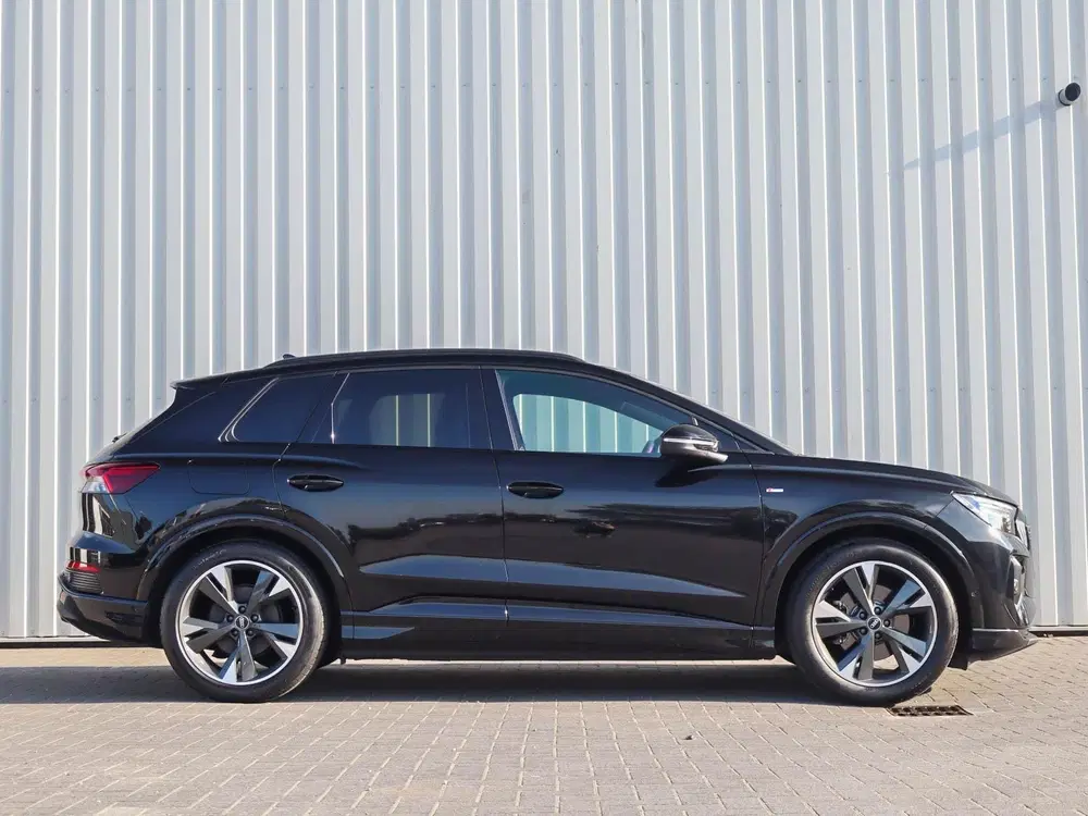 Audi Q4 e-tron 35 170pk S edition 55 kWh uit 2022, foto 3
