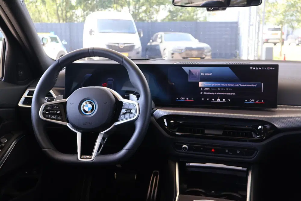 BMW 3-serie 330e uit 2026, foto 14