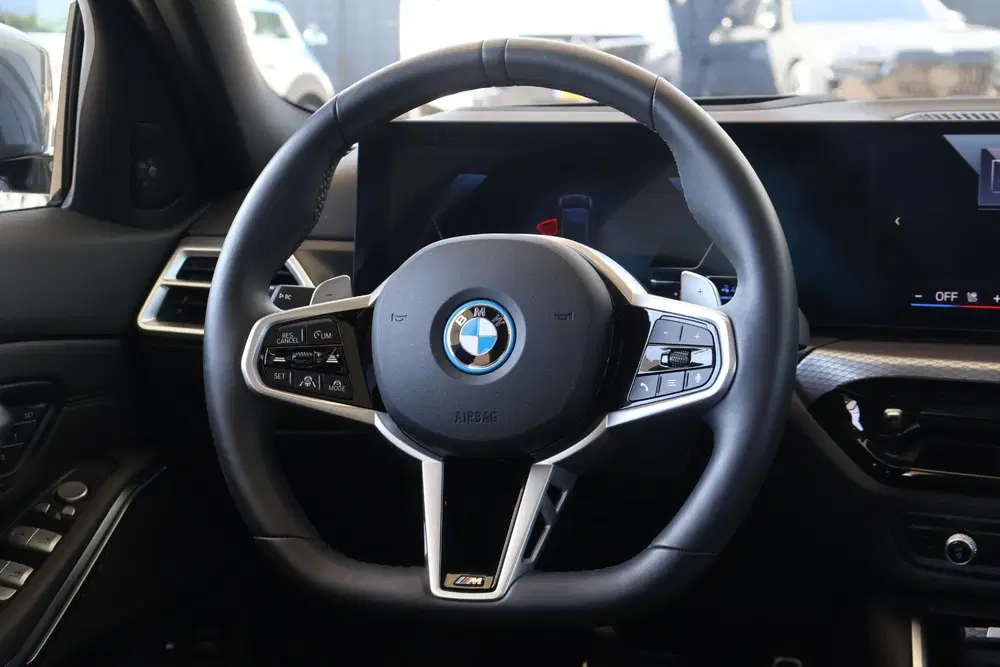 BMW 3-serie 330e uit 2026, foto 15