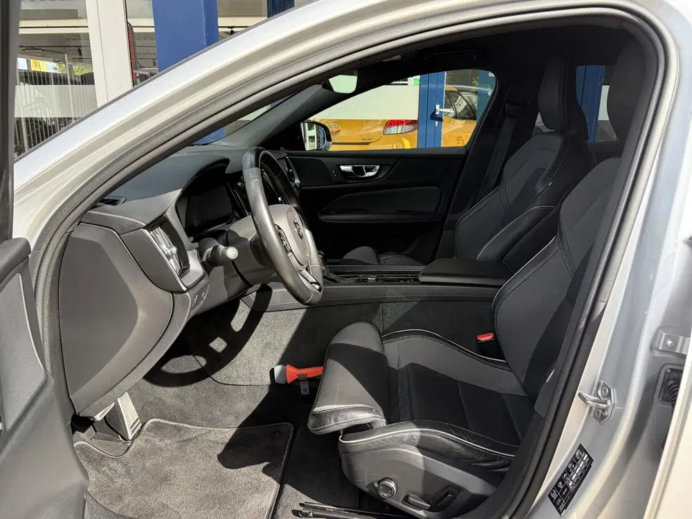 Volvo S60 2.0 T4 R-Design uit 2020, foto 11