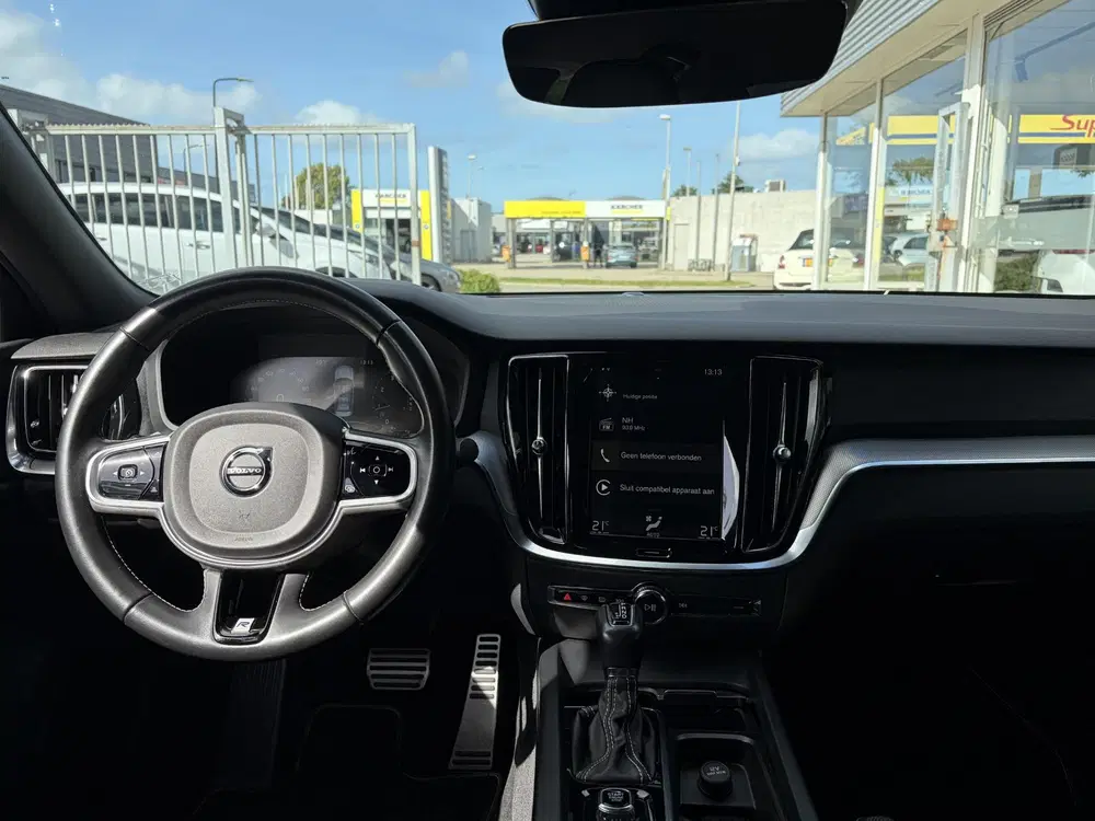 Volvo S60 2.0 T4 R-Design uit 2020, foto 15