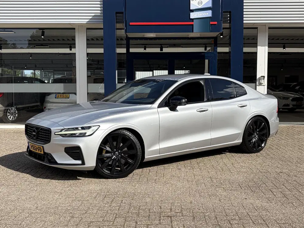 Volvo S60 2.0 T4 R-Design uit 2020, foto 2