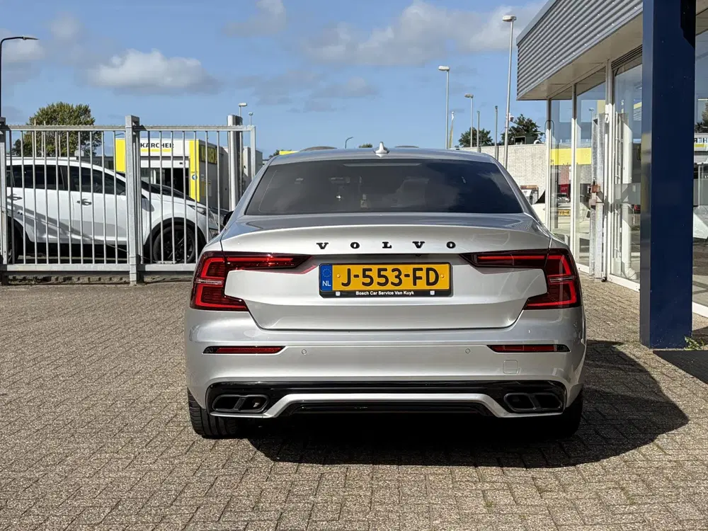 Volvo S60 2.0 T4 R-Design uit 2020, foto 6