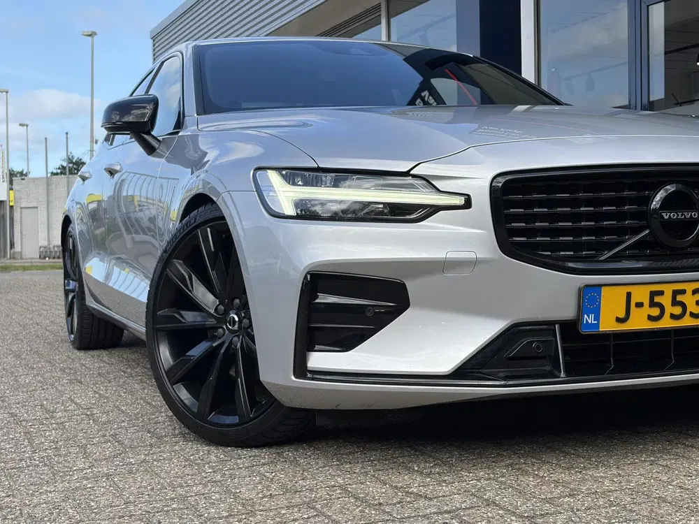 Volvo S60 2.0 T4 R-Design uit 2020, foto 9